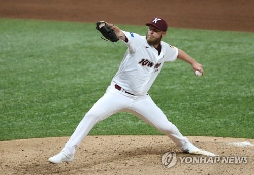 키움이 외국인투수 요키시의 호투와 빠른 발을 이용한 5개의 도루로 SK 배터리를 흔들며 5연승으로 가파른 상승세를 이어갔다.