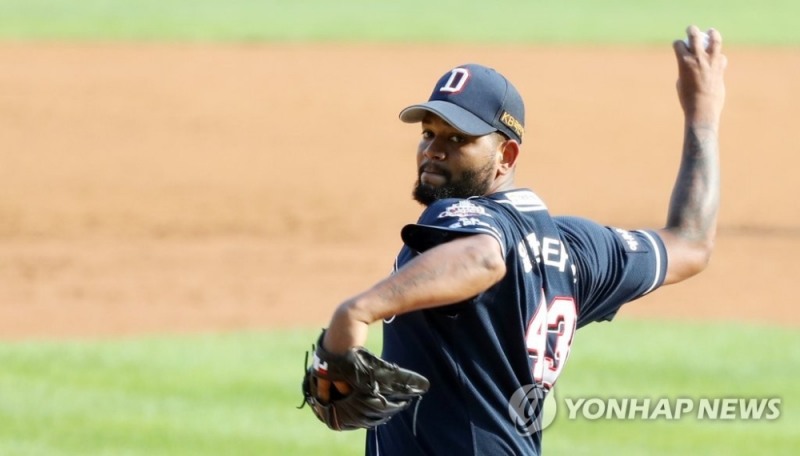 두산의 알칸타라가 LG를 상대로 8이닝 1실점으로 쾌투하며 LG전 5전패의 수모를 한꺼번에 털어냈다.