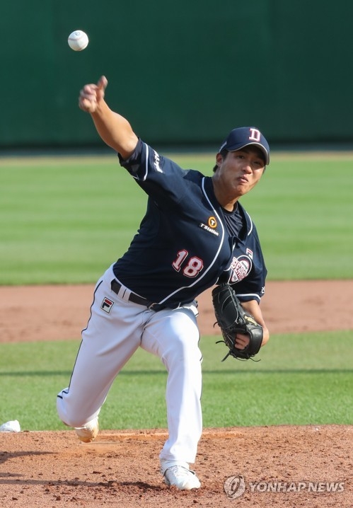 두산의 박종기가 프로 입문 8년, 선수로 등록된지 6년만에 '잠실 라이벌' LG를 상대로 감격적인 프로데뷔 첫 승리를 거두었다.