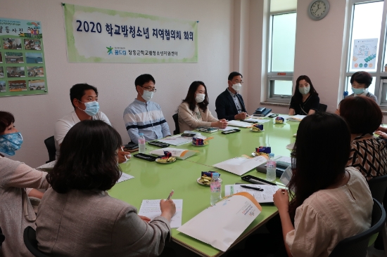장흥군학교밖청소년지원센터는 지난 16일 ‘장흥군학교밖청소년 지원센터 지역협의체 회의’를 실시했다/사진=장흥군
