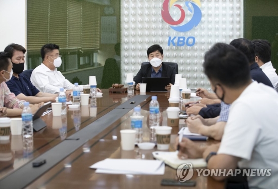 류대환 한국야구위원회(KBO) 사무총장이 23일 오후 서울 강남구 KBO에서 열린 2020년 제4차 실행위원회에서 발언하고 있다.