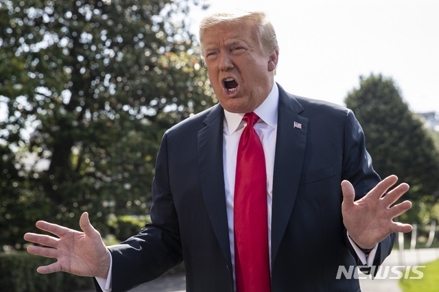 트위터, "폭력성 조장" 트럼프에 네 번째 경고딱지