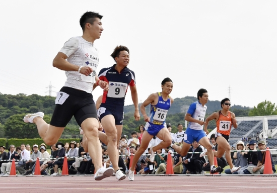 일본 육상 남자 단거리 선수들. 왼쪽이 기류 요시히데[교도=연합뉴스 자료사진]