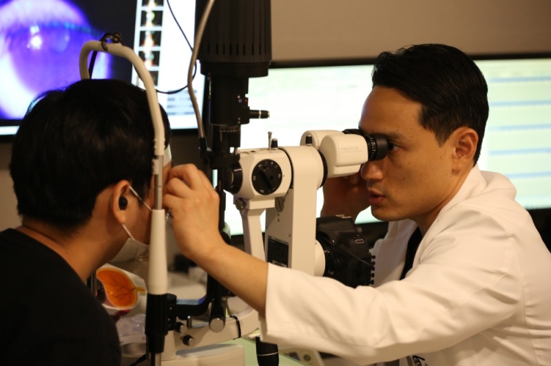 ES우리안과 이응석 원장