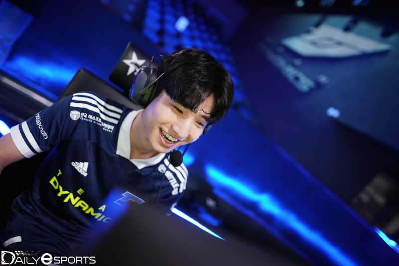 다이나믹스의 미드 라이너 '쿠잔' 이성혁.