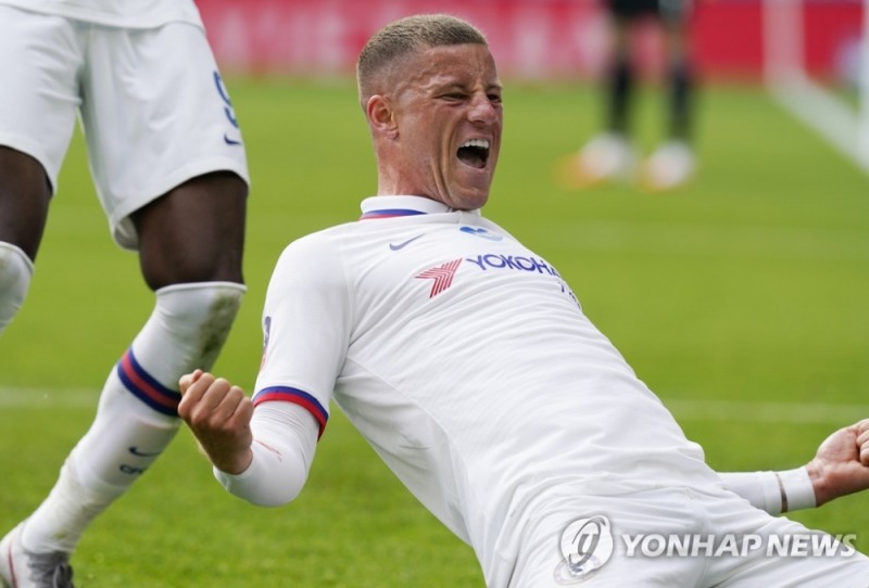 골 세리머니를 펼치는 첼시의 로스 바클리 (EPA=연합뉴스)