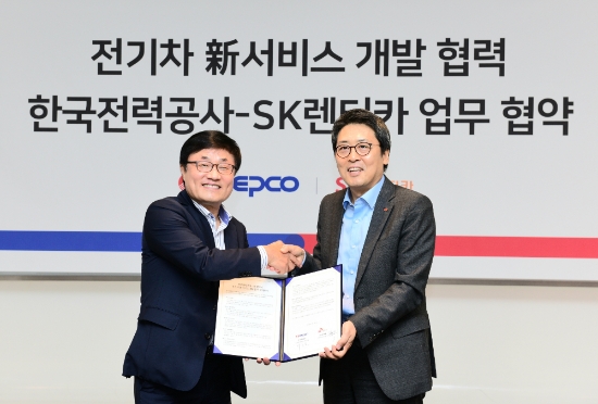 한국전력(대표이사 사장 김종갑)은 SK렌터카(대표이사 현몽주)와 지난 25일 전기 렌터카 충전서비스를 개발하고자“전기차 신서비스 개발협력 MOU&quot;를 체결했다/사진=한국전력