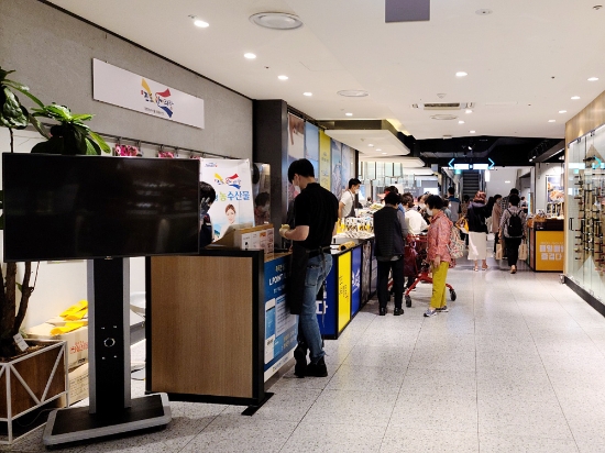 진도군이 다음달 2일까지 롯데백화점 잠실점에서 수도권 고객을 대상으로 진도 청정 농수특산품 소비촉진과 홍보를 위한 농수특산품 홍보·판매 기획전을 개최한다/사진=진도군