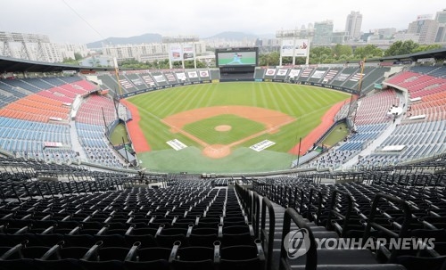 2달동안의 무관중경기를 마치고 이제 7월에는 제한적이기는 하지만 팬들이 직관할 수 있는 길이 열리게 됐다. 유관중으로 열리는 7월의 프로야구는 5강 한자리를 두고 싸우는 중위권 4팀의 격돌이 더 볼만하다.