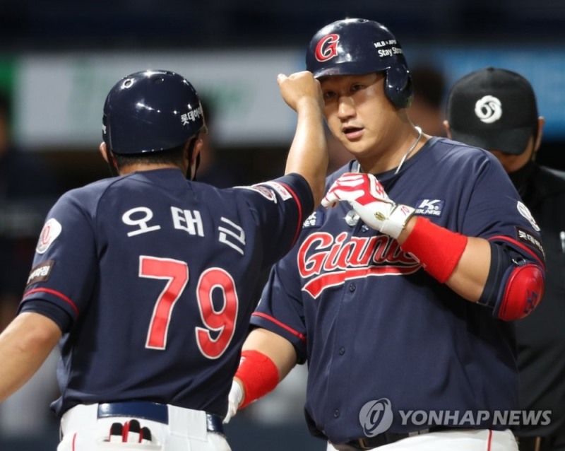 롯데 이대호가 연장 11회에 결승 2점 홈런을 날리는 등 시즌 첫 멀티홈런으로 시즌 첫 선두 NC전을 승리로 이끄는 선봉장 역할을 했다.