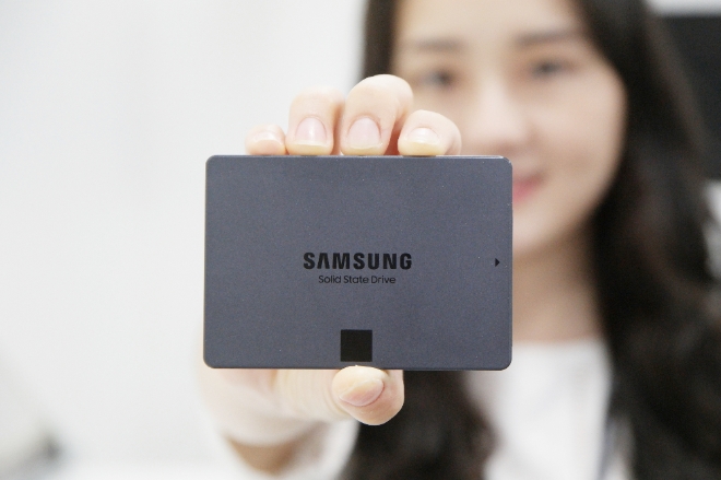 (사진=삼성전자) 삼성전자 고용량 4비트 SSD '870 QVO'