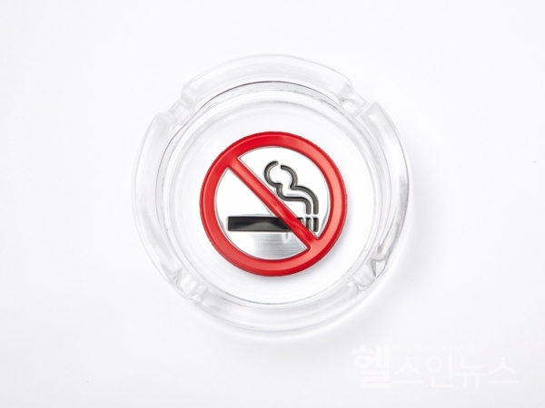 흡연자에게 더 위험한 코로나19, “담배와 거리 두기”하세요