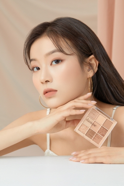 데이지크, 누드톤 음영 섀도우 팔레트 '누드 포션' 출시