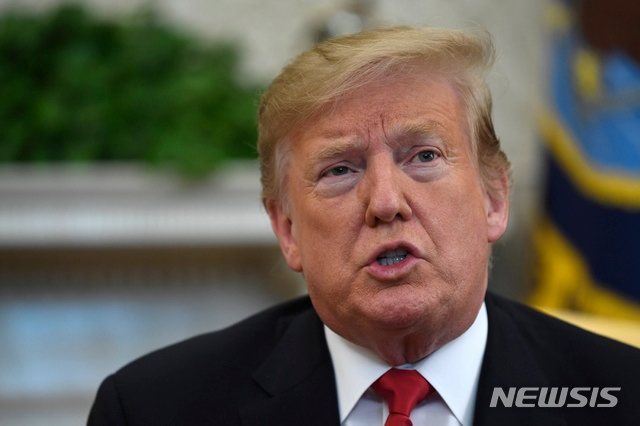 도널드 트럼프 미국 대통령이 지난해 3월27일 오벌오피스에서 발언하는 모습.