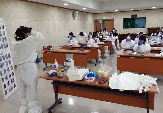장흥군은 1일 보건소 회의실에서 전직원을 대상으로 코로나19 대응 역량강화 교육을 진행했다/사진=장흥군