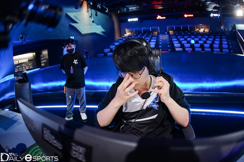 아프리카 프릭스의 미드 라이너 '플라이' 송용준.