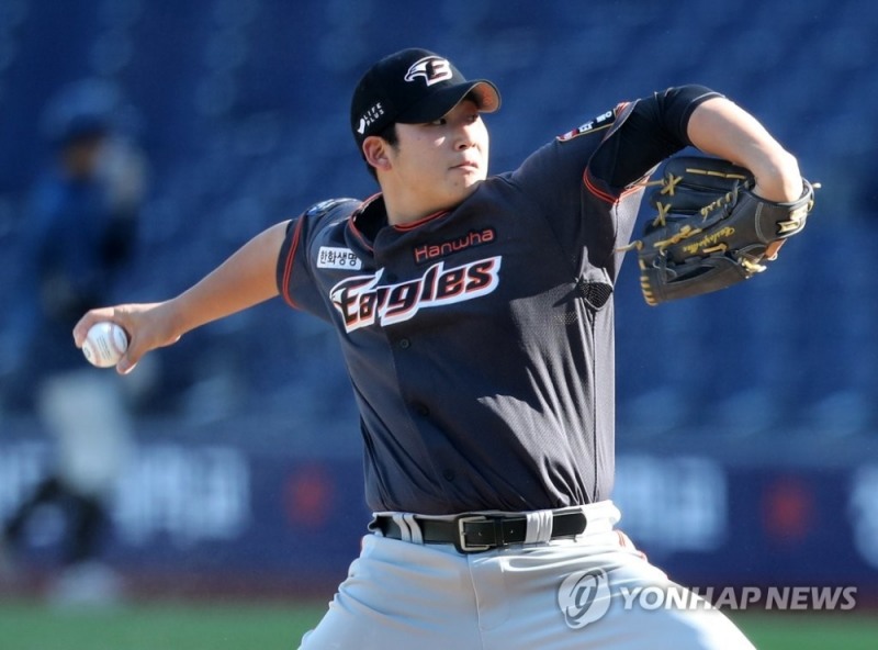 한화의 김민우가 올시즌 10게임째만에 두산을 잡고 첫 승리를 따내며 팀의 5연패 탈출에 선봉장 역할을 했다.