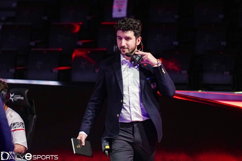 롤파크에서 첫 밴픽을 마친 샌드박스 게이밍의 야콥 멥디 감독.