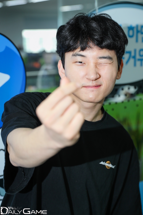 '주보리왈' 팀의 미드 라이너로 출전해 '멸망전' 우승에 도전하는 김민교.