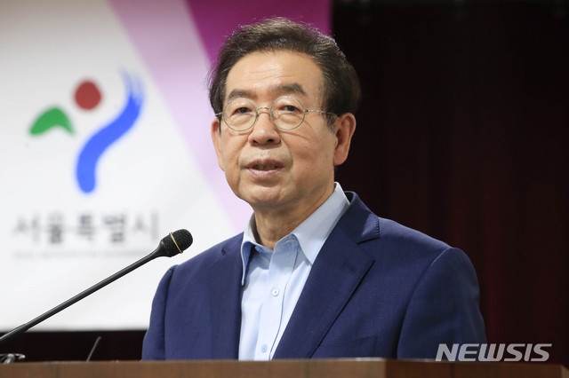 박원순 서울시장이 1일 오후 서울 중구 국립중앙의료원 대강당에서 열린 국립중앙의료원 신축·이전을 위한 업무 협약식에서 인사말을 하고 있다.