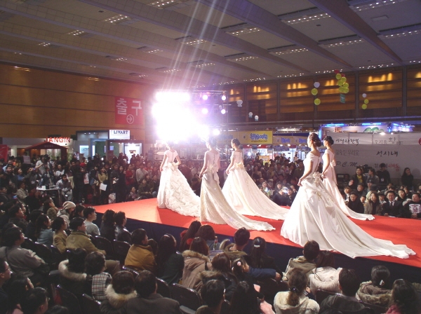 "코엑스에서 열리지 않는 코엑스 웨딩박람회?"... 업력·노하우 확인해야