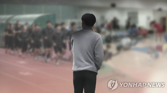 성추행 코치의 복귀…보복 두려운 선수들(CG)[연합뉴스TV 제공]