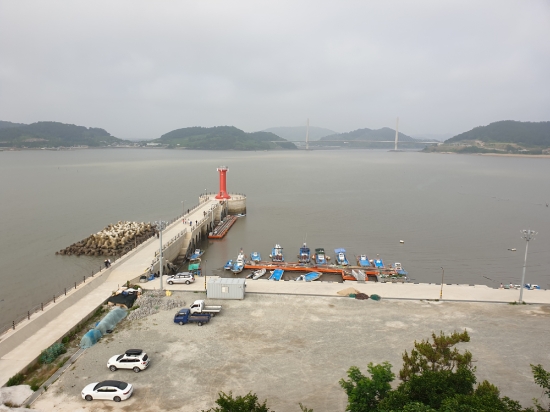 방파제 등대가 설치된 전남 영광군 백수읍 대신항/사진=목포해수청