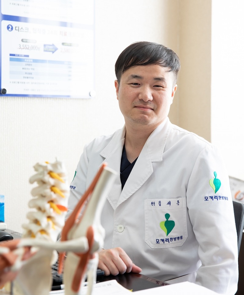 잘못된 자세가 부른 “목통증”, 방치하면 “목디스크” 부른다