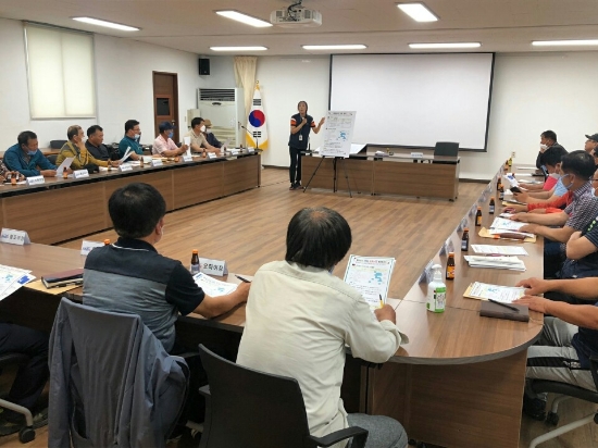 진도군은 벼 병해충 적기방제에 총력을 다하고 있다/사진=진도군