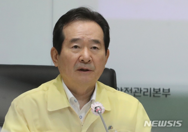 정세균 국무총리가 8일 오전 서울 종로구 정부서울청사에서 열린 코로나19 중앙재난안전대책본부(중대본) 회의에 참석해 발언하고 있다.