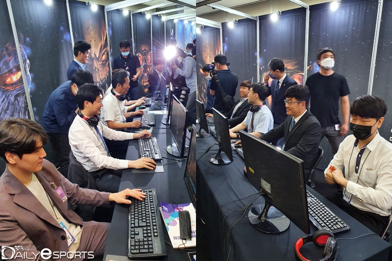 임요환과 박정석이 한 팀을 이뤘고(왼쪽) 강도경과 홍승표 코치가 팀을 구성해 이벤트 매치에 임했다.