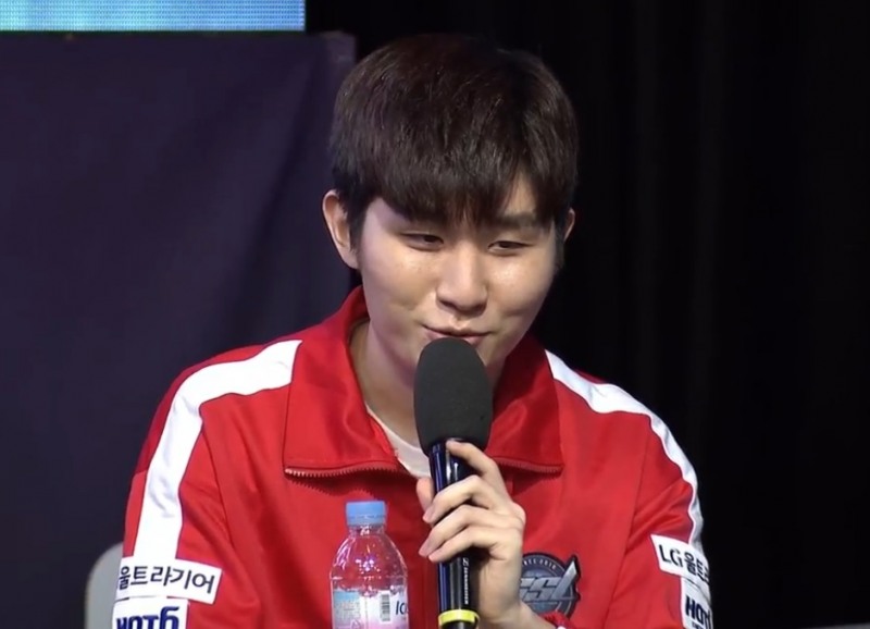 조지명식에서 발언하고 있는 '디펜딩 챔피언' 전태양(사진=아프리카TV 생중계 화면 캡처).