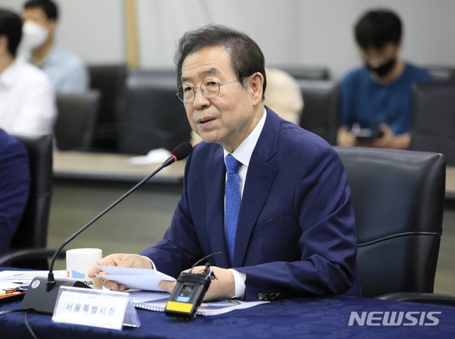 박원순 서울시장이 지난달 22일 오후 서울 중구 서울특별시청 영상회의실에서 열린 '서부선 민자적격성 통과 및 조기 착공을 위한 정책설명회'에 참석해 모두발언을 하고 있다.