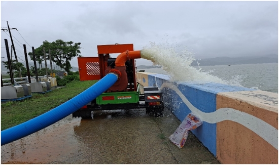 장마피해 우려지역에 설치해둔 대형양수기/사진=신안군