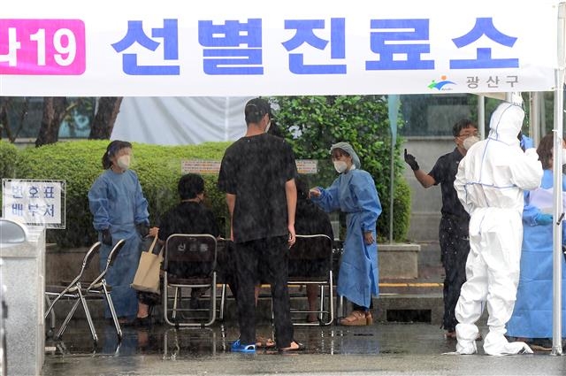 신규 확진 61명, 사흘 만에 60명대…누적 1만3612명