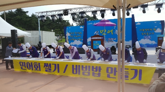 지난해 임자도에서 개최한 '섬 민어 축제'/사진=신안군