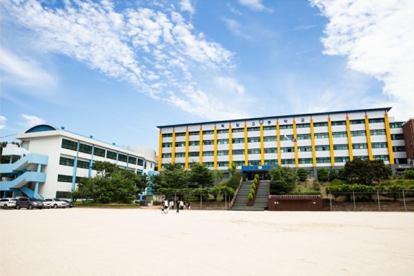 쉴드브이, 백암고등학교에 소독제 기증
