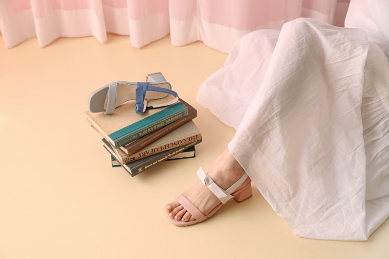 슈즈 브랜드 솔트앤초콜릿, 20SS 스트랩 리본 샌들 출시