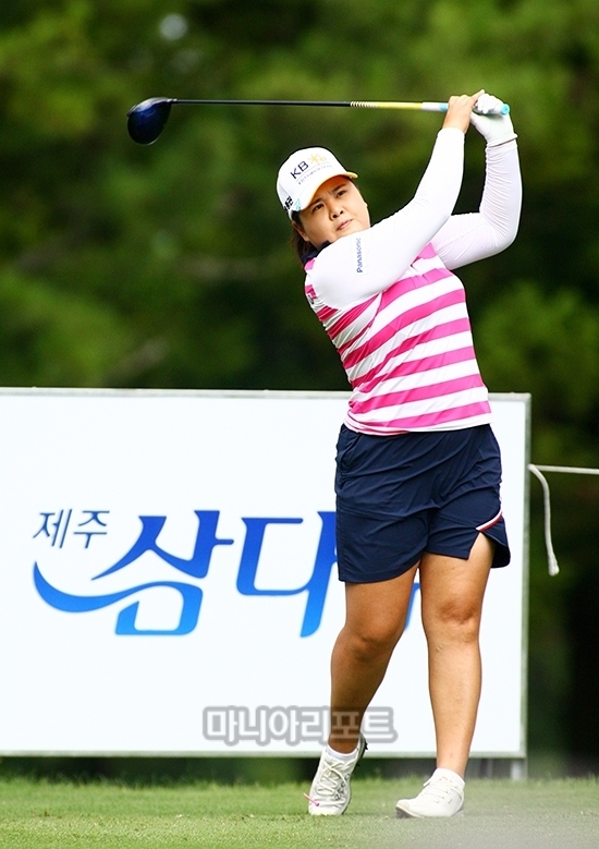 한국선수로는 처음, 세계여자골프로는 7번째로 '커리어(통산) 그랜드 슬램'을 달성한 박인비. 다음 주 KLPGA 투어 삼다수 마스터스에 출전한 뒤 8월 메이저대회인 브리티시 오픈에 출전할 계획이다.