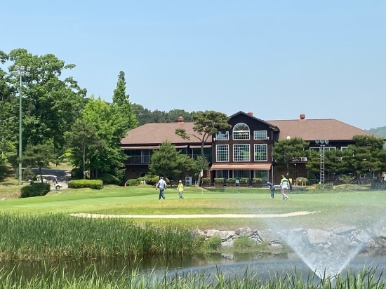 골퍼들은 골프장 갈 때 '필드에 간다'라는 말을 한다. 사진은 골프장 모습.