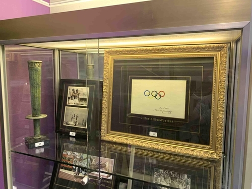 쿠베르탱 남작이 직접 그린 올림픽 오륜기 원본[칸 경매회사 홈페이지 캡처