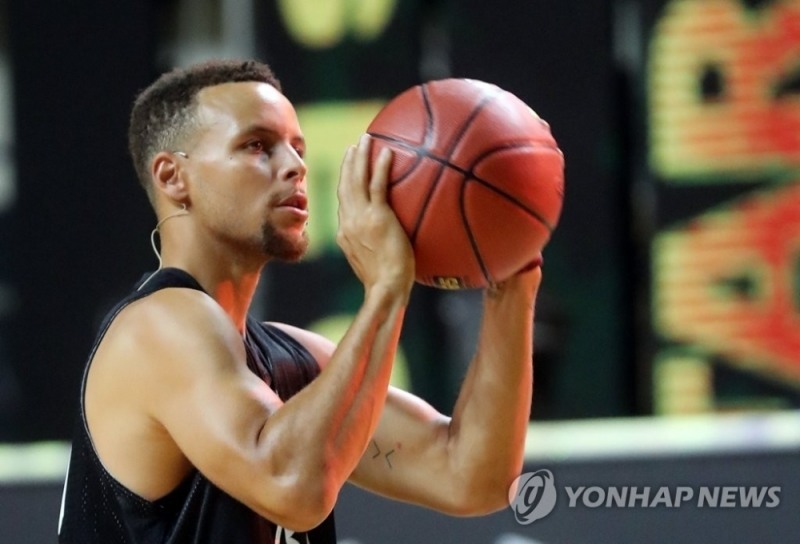 올시즌 최대 '먹튀'가 된 스테판 커리