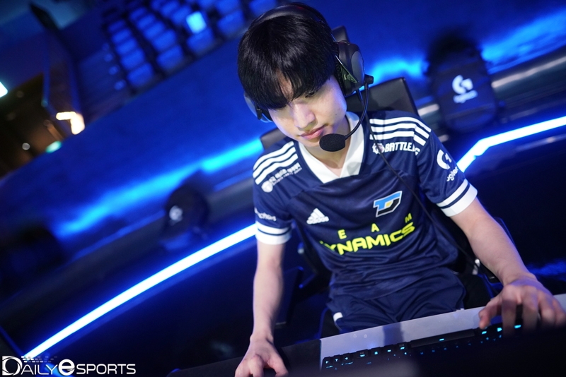 다이나믹스의 미드 라이너 '쿠잔' 이성혁.