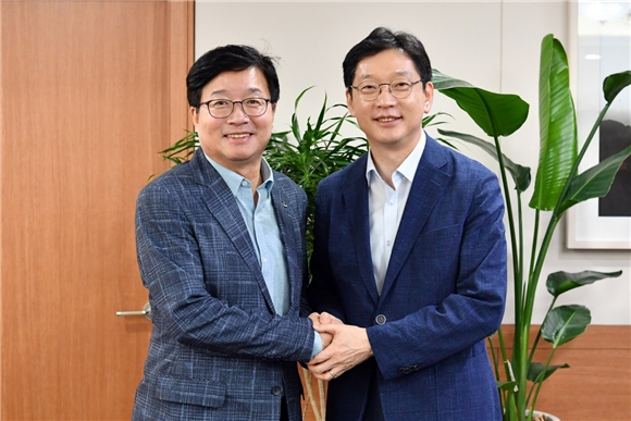 염태영 최고위원 후보, 김경수 경남도지사와 면담...지방과 수도권의 상생발전 방안 논의