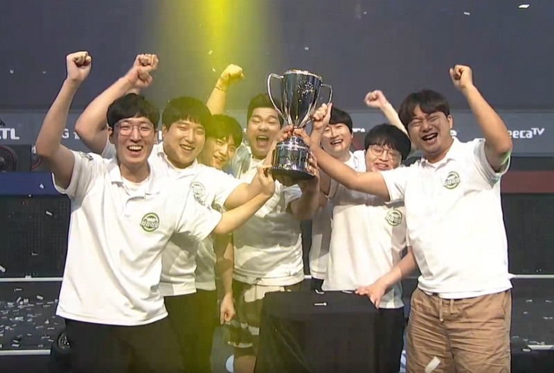 ASTL 초대 우승을 차지한 차라리요 버팔로즈(사진=아프리카TV 생중계 화면 캡처).