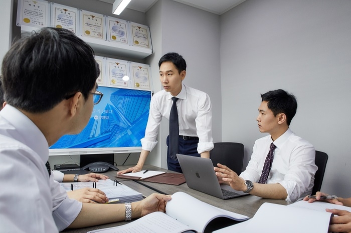 형사전문변호사, 강제추행죄…가볍게 생각하였다가 평생 성범죄자가 될 수 있어