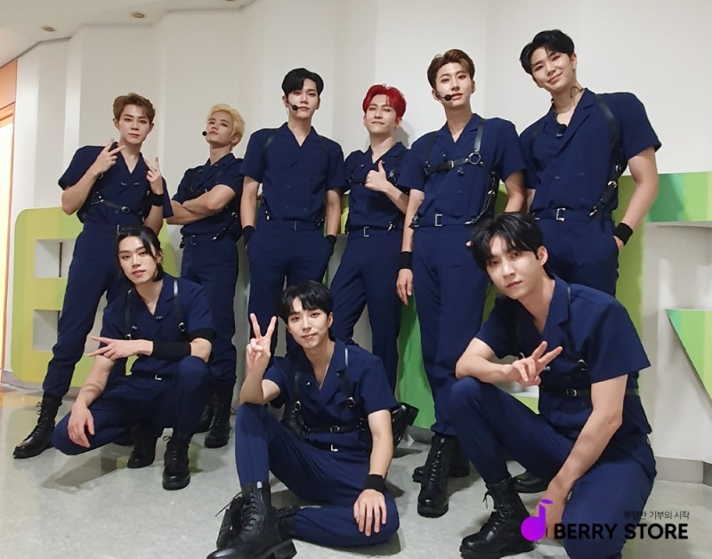 평균 신장 184cm 모델돌 ‘멋진녀석들’의 무대의상, 베리스토어 통해 기부 경매 진행