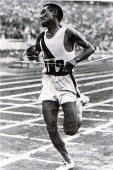 결승선에 들어오는 손기정. 사진=손기정기념재단