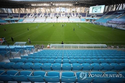 텅 빈 DGB대구은행파크 경기장 관중석[연합뉴스 자료사진]