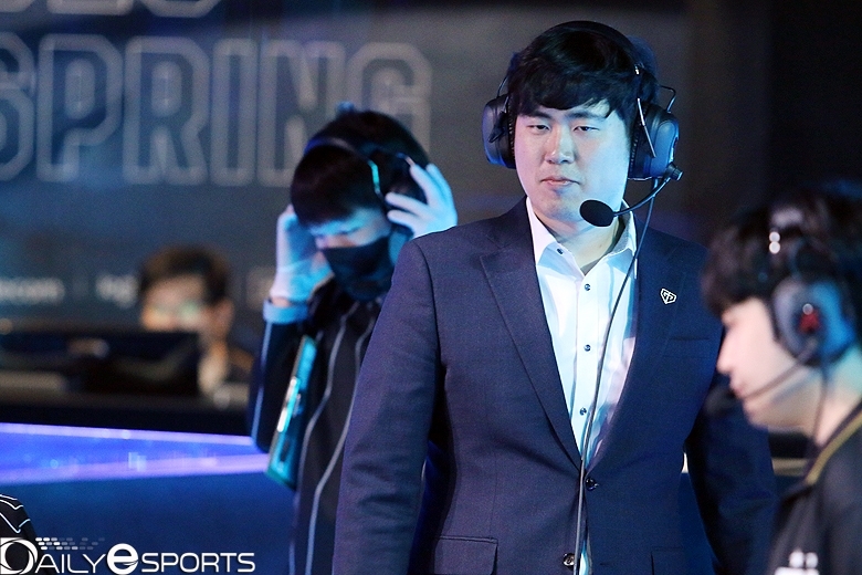 젠지 주영달 감독 대행 "밴픽 미스가 컸다"